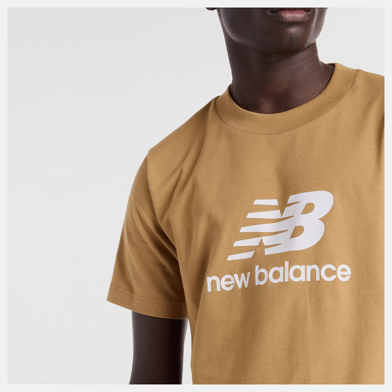 NEW BALANCE T-Shirt Uomo Sport Essentials Logo-Great Plains